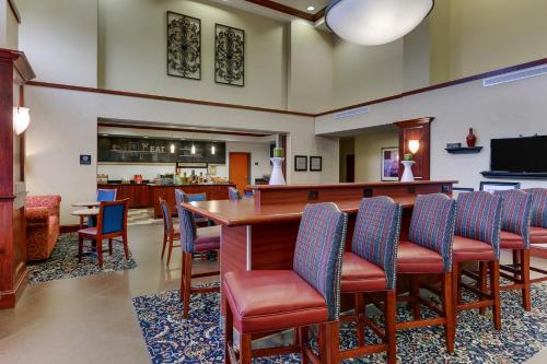 Hampton Inn & Suites Indianapolis-Airport - image 4