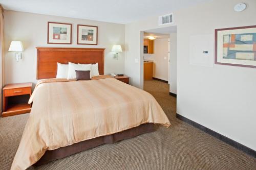 Candlewood Suites Indianapolis Downtown Medical District an IHG Hotel - image 2