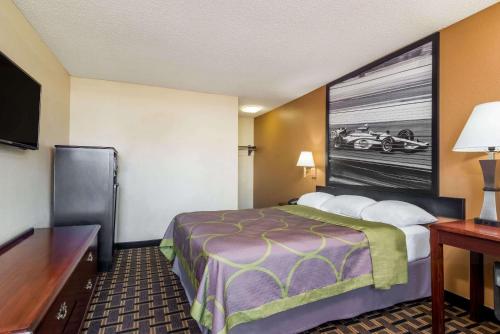 Super 8 by Wyndham Indianapolis/NE/Castleton Area - image 3