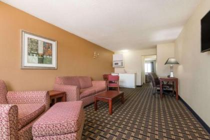 Super 8 by Wyndham Indianapolis/NE/Castleton Area - image 5