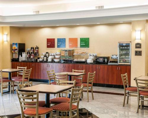 Comfort Suites near Indianapolis Airport - image 5