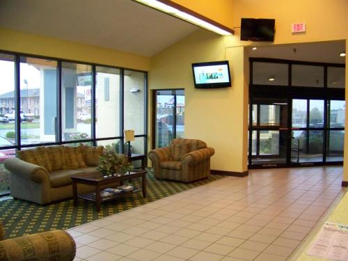 Days Inn by Wyndham Indianapolis Northeast - image 4