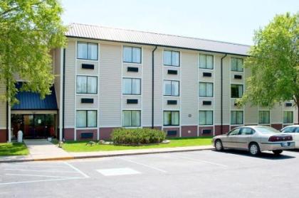 Ramada by Wyndham Indianapolis Speedway - image 3