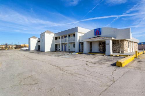 Motel 6-Indianapolis IN - South - image 4