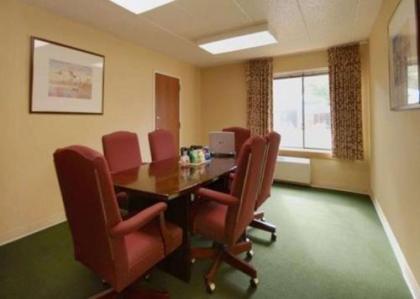 Comfort Inn & Suites North at the Pyramids - image 2