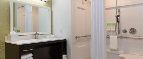 Home2 Suites by Hilton Indianapolis Downtown - image 3