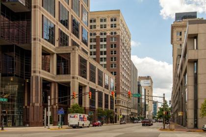 Bright Downtown Apartments by Frontdesk - image 12