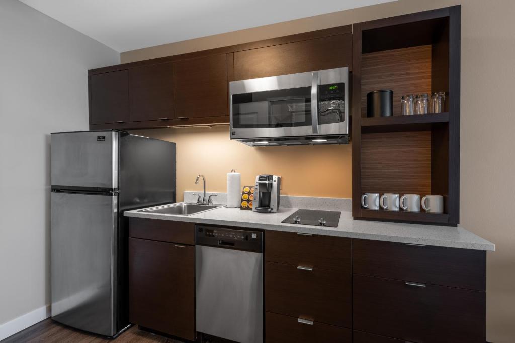 TownePlace Suites by Marriott Indianapolis Airport - image 6