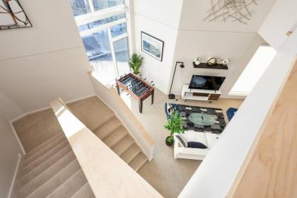 Upscale 3BR Penthouse Close to Everything - image 1