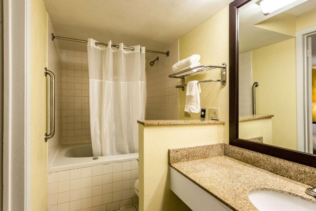 Quality Inn Indianola - image 3