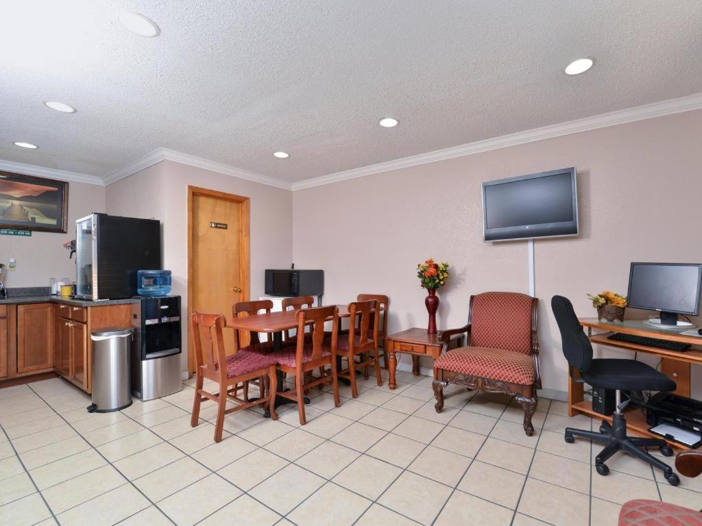 Americas Best Value Inn-Indianola - main image