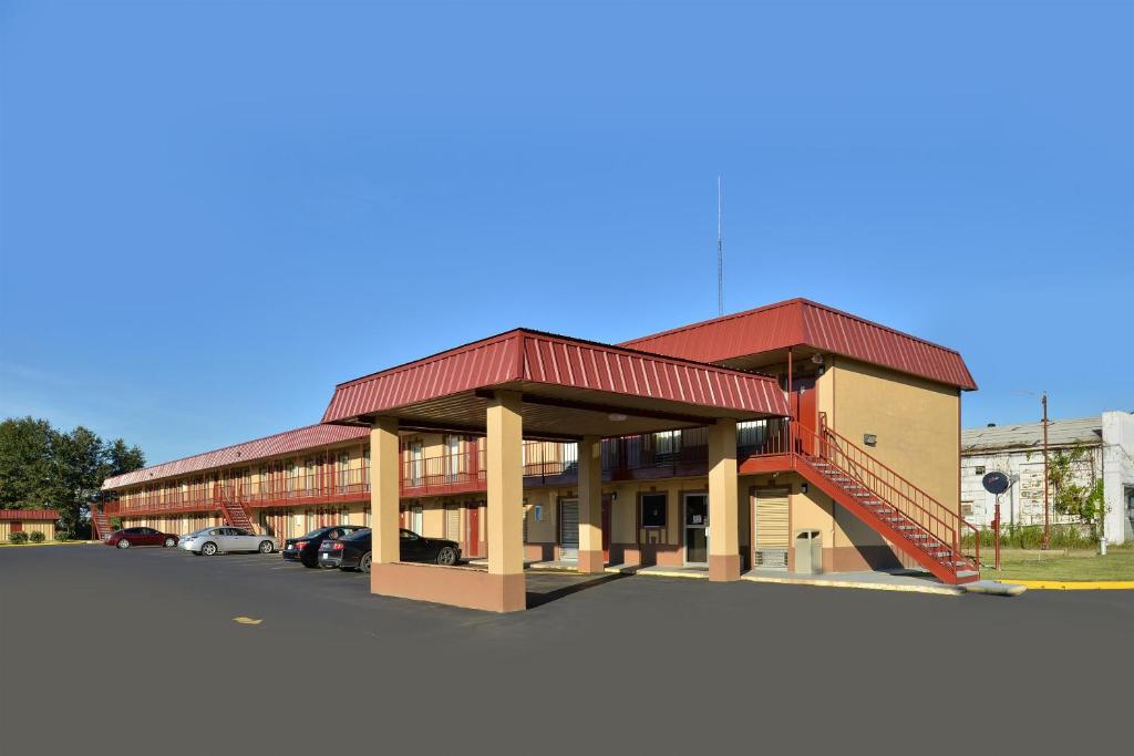 Americas Best Value Inn-Indianola - image 4