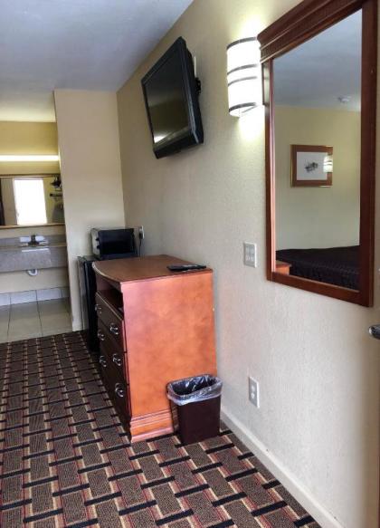 Americas Best Value Inn-Indianola - image 9