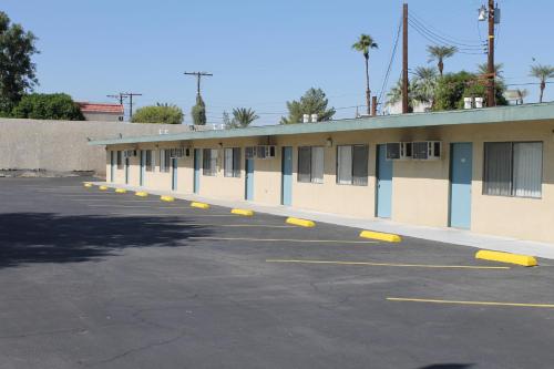 Indio Holiday Motel - image 3