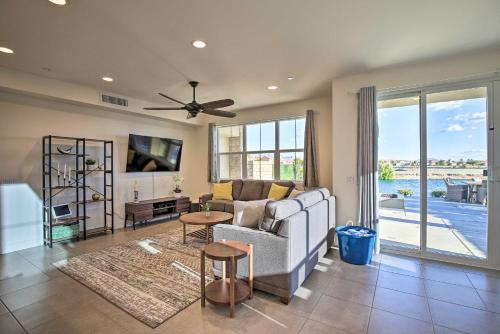 Lavish Lakefront Getaway with Pool and Gas Grill! - image 4