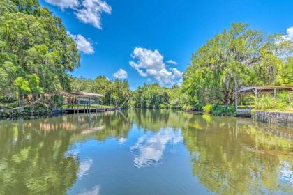 Fishermens Heaven Riverfront Inglis Retreat - image 2