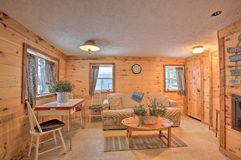 Bass Lake Living - Cozy Cabin in Pine Ridge Resort - main image