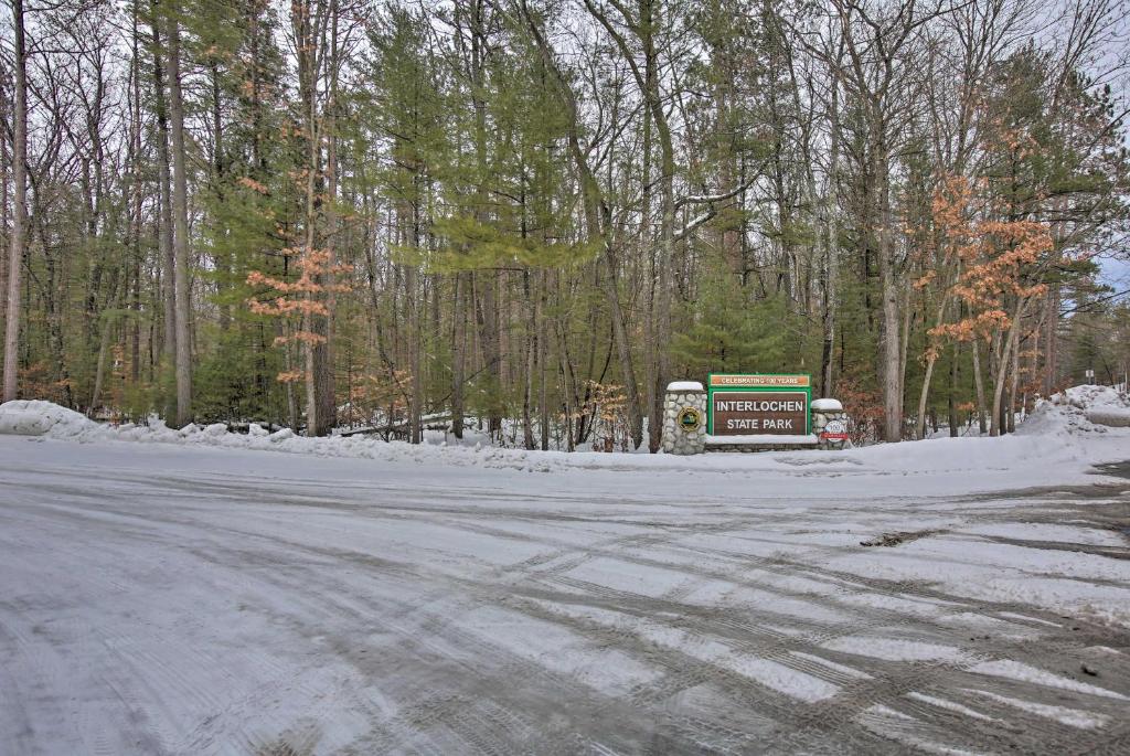 Bass Lake Living - Cozy Cabin in Pine Ridge Resort - image 7