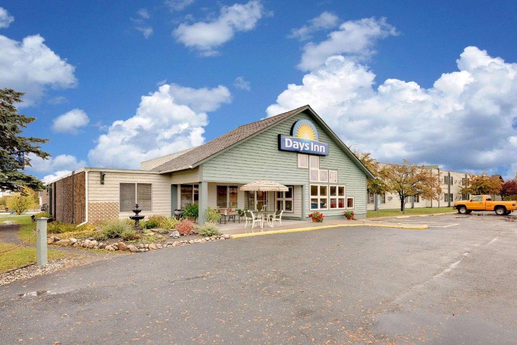 Days Inn by Wyndham International Falls - main image