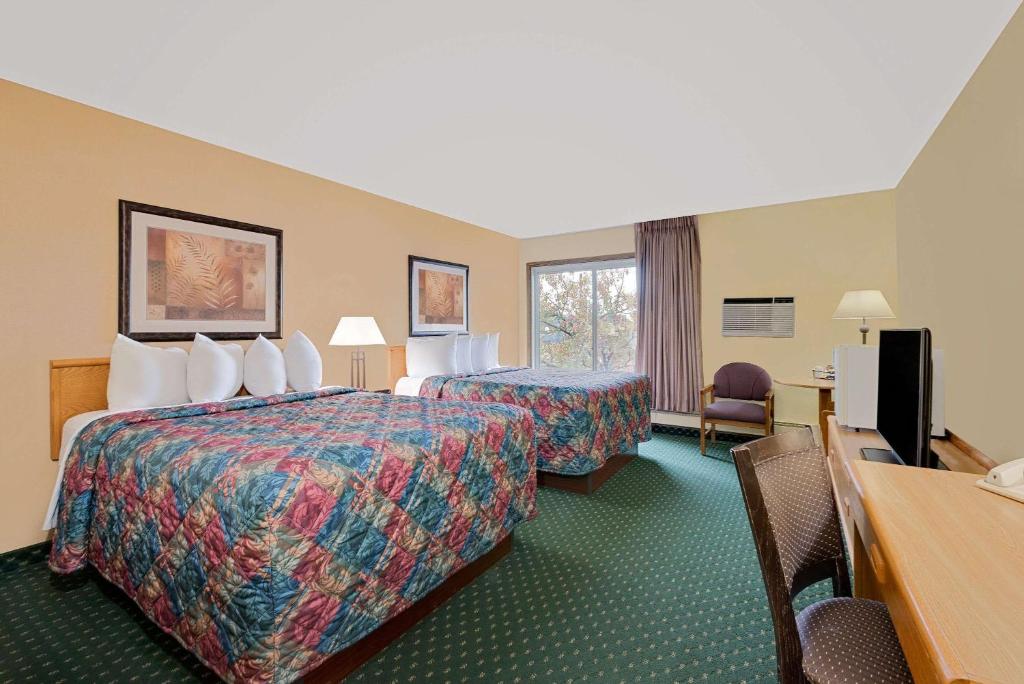 Days Inn by Wyndham International Falls - image 6