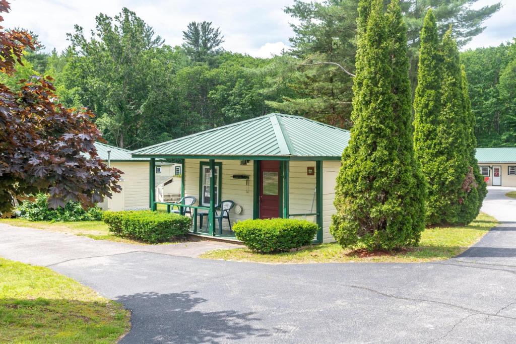 Perry's Motel and Cottages - image 6