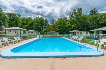 Perry's Motel and Cottages - image 7