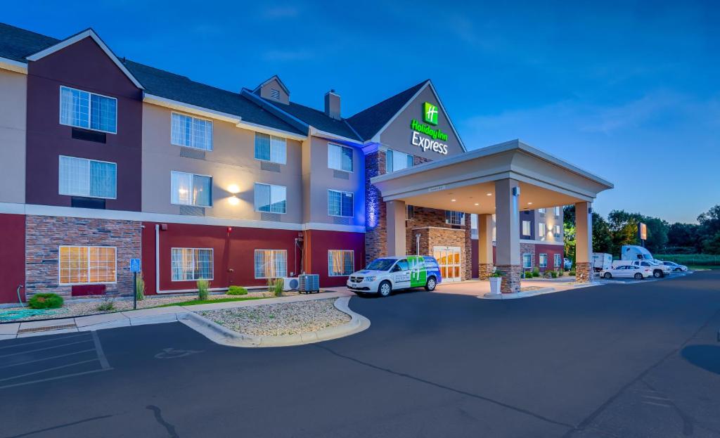 Holiday Inn Express St. Paul South - Inver Grove Heights an IHG Hotel - main image