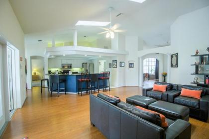 Spacious modern pool home Family & Golf trips - 4727 home