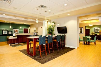 Hampton Inn Inwood - image 15