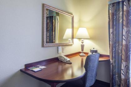 Hampton Inn Inwood - image 6