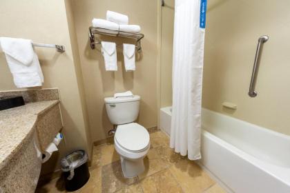 Hampton Inn Inwood - image 8