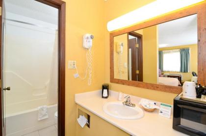 Americas Best Value Inn Iola - image 15