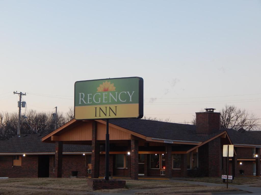 Regency Inn Iola - image 7