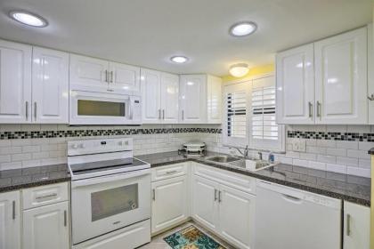 Cheery Condo with Pool Access 2 Miles to Golf! - image 10