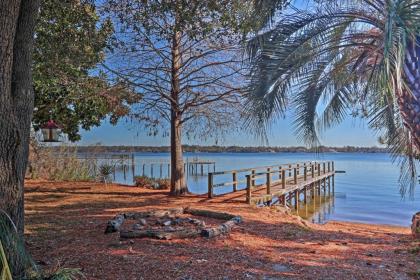 Rustic Escape on Lake murray with Fire Pit and Balcony