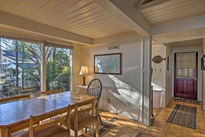 Rustic Escape on Lake Murray with Fire Pit and Balcony - image 5