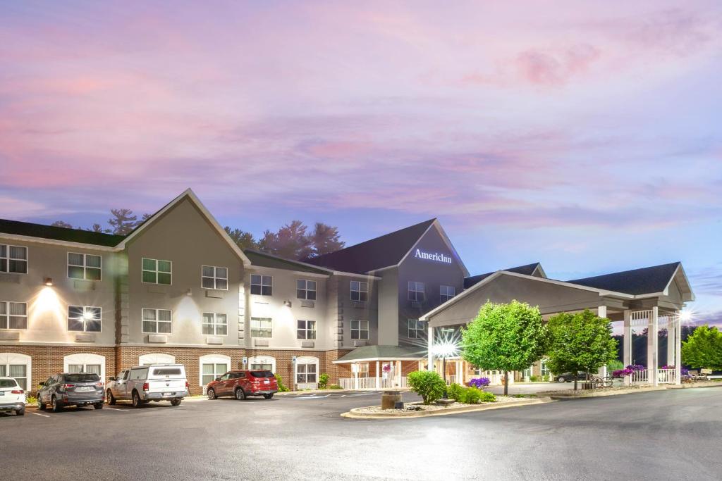 AmericInn by Wyndham Iron Mountain - main image