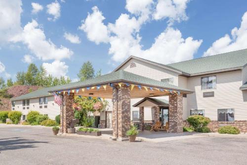 Days Inn by Wyndham Iron Mountain - main image