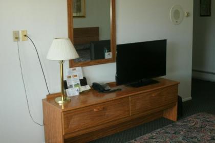 Budget Host Inn - image 5