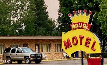 Royal Motel - image 14