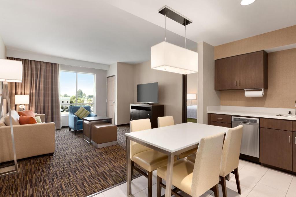 Homewood Suites By Hilton Irvine John Wayne Airport - image 4