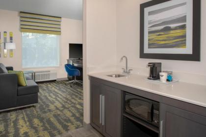 Hampton Inn & Suites Irvine/Orange County Airport - image 11