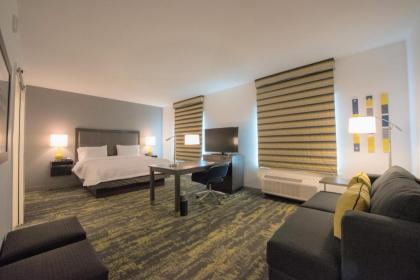 Hampton Inn & Suites Irvine/Orange County Airport - image 6