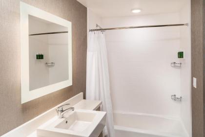 SpringHill Suites by Marriott Irvine Lake Forest - image 5