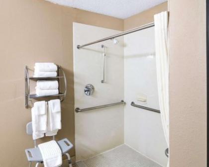 Comfort Suites Las Colinas Center - image 2