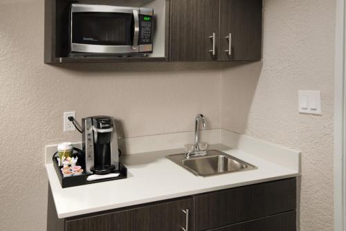 Hilton Garden Inn Las Colinas - image 4