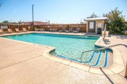 Fairfield Inn & Suites by Marriott Dallas DFW Airport South/Irving - image 2