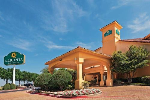 La Quinta by Wyndham Dallas DFW Airport North - main image