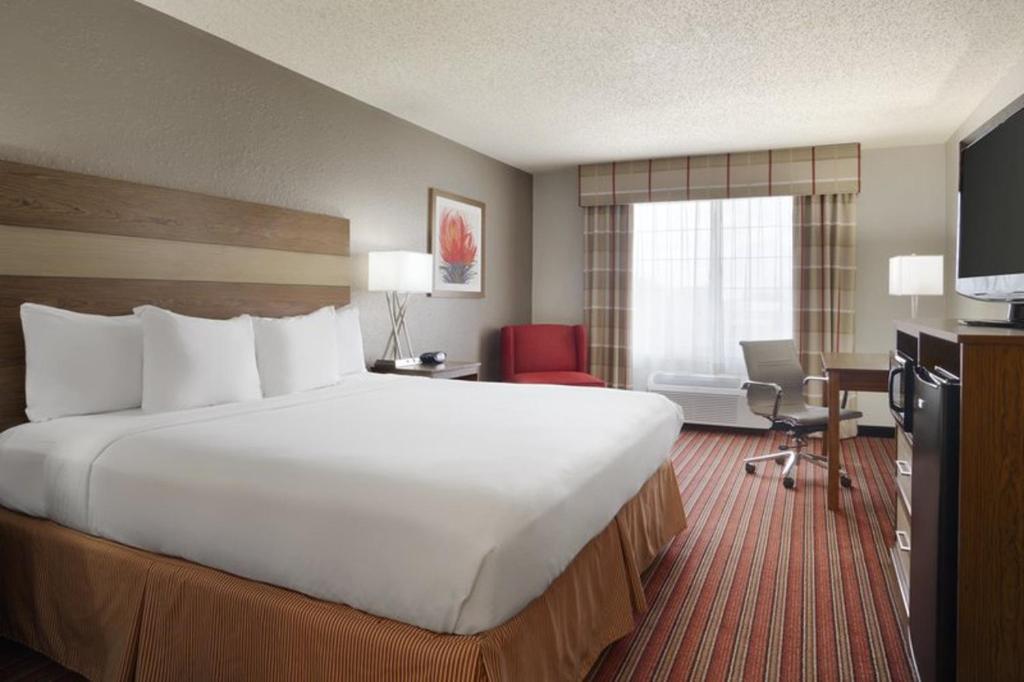 Country Inn & Suites by Radisson DFW Airport South TX - image 4