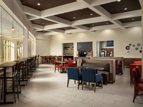 Holiday Inn Express Hotel & Suites Irving DFW Airport North an IHG Hotel - image 3